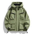 Chaqueta con capucha relajada en verde salvia con bolsillos cargo funcionales impermeables - S / Verde Esmeralda Claro