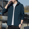 Chaqueta de hombre con capucha azul oscuro con bolsillos con cremallera y diseño - M / Verde Oscuro