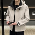 Giacca cargo da uomo grigio chiaro con cappuccio, lacci neri e grandi tasche con patta - M / Cachi