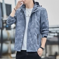 Coupe-vent gris clair à capuche pour homme avec motif camouflage discret pour extérieur - M / Gris