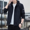 Veste à capuche imperméable pour homme noire avec poignets réglables et poches zippées - M / Noir
