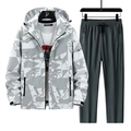 Heren sporttrainingspak met geometrische hoodie en donkergrijze trainingsbroek - M / Witgrijs + Donkergroen