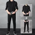 Heren sportpak in zwart met elastisch jack en broek voorzien van witte zijstrepen - M / 905 Zijkant Drie-Streep Set