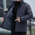 Giacca outdoor da uomo blu navy antivento con calda fodera in pile e cappuccio - M / Grigio Scuro Foderato in Pile