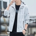 Chaqueta cortavientos gris claro para hombre con estampado de hojas y cremalleras estancas - M / Blanco Grisáceo
