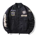 Chaqueta bomber MA-1 negra para hombre con bordados pesados y parches vintage - M / Negro