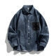 Camisa denim azul oscuro con bolsillo negro en contraste y diseño clásico de estilo cargo - M / Azul Denim