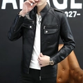 Slim-Fit Herren Motorradjacke aus schwarzem Kunstleder mit Stehkragen und Reißverschluss - M / Schwarz