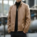 Schmal geschnittene Herren Lederjacke in Kamelbraun mit Stehkragen und Reißverschluss - L / Khaki