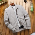 Chaqueta bomber ligera para hombre en gris claro con ajuste entallado y puños acanalados - M / Blanco Roto