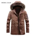 Dettaglio parka invernale marrone con cappuccio in pelliccia e tasche utility - L / Marrone Scuro