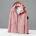 Chaqueta cortavientos rosa con capucha, estampado monograma y parche de deporte exterior - 3XL / Rosa