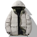 Giacca imbottita invernale da uomo grigio chiaro con fodera mimetica e tasche cargo - M / Cachi