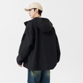 Giacca outdoor nera da uomo con cappuccio, vestibilità ampia e tessuto antivento - S / Nero