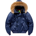 Navyblaue MA1 Bomberjacke mit Kapuze aus Pelz und orangefarbenem Futter auf weißem Grund - S / Königsblau