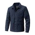 Donkerblauwe gewatteerde herenjas met golfpatroon, omvouwkraag en ritssluiting - M / Marineblauw