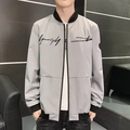 Blouson aviateur gris clair pour hommes avec finitions noires et broderie sur le devant - M / Gris clair
