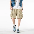 Pantalones cortos cargo caqui para hombre de estilo techwear con bolsillos grandes - M / Caqui
