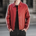 Rote Herren-Kunstlederjacke in Slim Fit mit weißen Seitenstreifen und klassischem Revers - M / Rot
