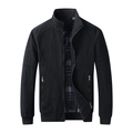Klassische schwarze Herren-Baumwolljacke mit Stehkragen, Rippstrickbündchen und Karofutter - M / Schwarz
