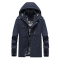 Herren-Windjacke in Dunkelblau mit Kapuze, mehreren Taschen und abstraktem Futter - M / Dunkelblau