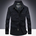 Camicia casual da uomo blu scuro a maniche lunghe con doppie tasche sul petto - M / Blu Reale