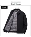 Detail der Herren-Winterjacke mit grauem Steppfutter und Reißverschluss-Verschluss - M / Schwarz