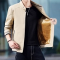 Herren Winterjacke mit Fleece-Futter in Hellkhaki und Stehkragen für kalte Tage - M / Khaki