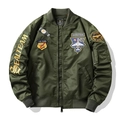 Armeegrüne MA-1 Bomberjacke mit Militärstickereien und klassischer Fliegertasche - M / Armeegrün