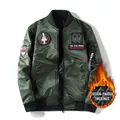 Giacca bomber da uomo verde militare imbottita con patch ricamate e polsini neri - M / Imbottito Ispessito / Verde Militare