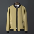 Chaqueta bomber para hombre en color caqui con cuello acanalado negro y bolsillos con cremallera - M / Caqui