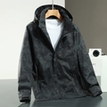 Herren Windjacke mit Kapuze, dunkelgrauem Waben-Camo-Muster und Klettverschlussbündchen - M / Herren Schwarz