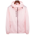 Veste de protection solaire à capuche rose clair avec UPF 70+ et mesh respirant - S / Hauts / Rose