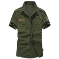 Chemise militaire cintrée en coton vert armée avec épaulettes et poches de poitrine - M / Vert Militaire