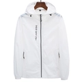 Weiße Kapuzenjacke mit UV-Schutz UPF 70 plus und praktischen Reißverschlusstaschen - S / Weiß