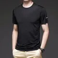 Schwarzes Herren-T-Shirt aus Eisseide mit hoher Elastizität und Geometrie-Textur - M / Schwarz