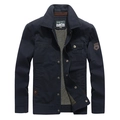 Chaqueta casual azul marino para hombre con botones metálicos y bordado frontal - M / Azul Negro