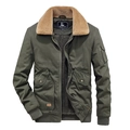 Armeegrüne Bomberjacke mit Fleece-Futter und braunem Kragen aus Kunstlammfell - M / Armeegrün