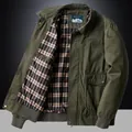 Chaqueta casual para hombre verde militar con bordado y ribete acanalado - M / Verde Militar