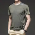 Herren T-Shirt in Armeegrün aus Eisseide mit grauen Schulter-Einsätzen und Sport-Passform - M / Khaki (5868037)