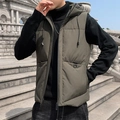 Gilet imbottito da uomo verde oliva con cappuccio, zip e calda imbottitura opaca - M / Verde
