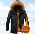 Parka invernale da uomo con spessa fodera in pile e collo in ecopelliccia nera - M / Nero