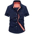 Camicia da uomo a maniche corte in cotone blu navy con dettagli in corallo a contrasto - M / Blu scuro