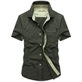 Camicia da uomo a maniche corte verde scuro in cotone con dettagli oliva a contrasto - M / Verde Militare