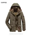 Detailansicht der kaffeebraunen Winterjacke mit dickem Lammwollfutter und Stehkragen - L / Kaffeebraun