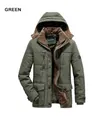 Detail der armygrünen Winterjacke mit warmem Fleece-Futter und robustem Reißverschluss - L / Armeegrün