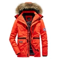 Orangefarbener Herren Winterparka mit Kunstfellkapuze und winddichtem Material - M / Rot