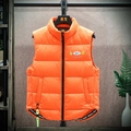 Gilet in piumino arancione da uomo con collo alto e dettagli eleganti in fettuccia elastica - M / Arancione