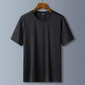 Camiseta negra de cuello redondo para hombre con textura horizontal en percha de madera - M / Negro