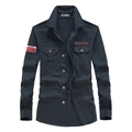 Camicia da uomo a maniche lunghe blu scuro slim fit con toppa bandiera e tasche petto - M / Blu Notte